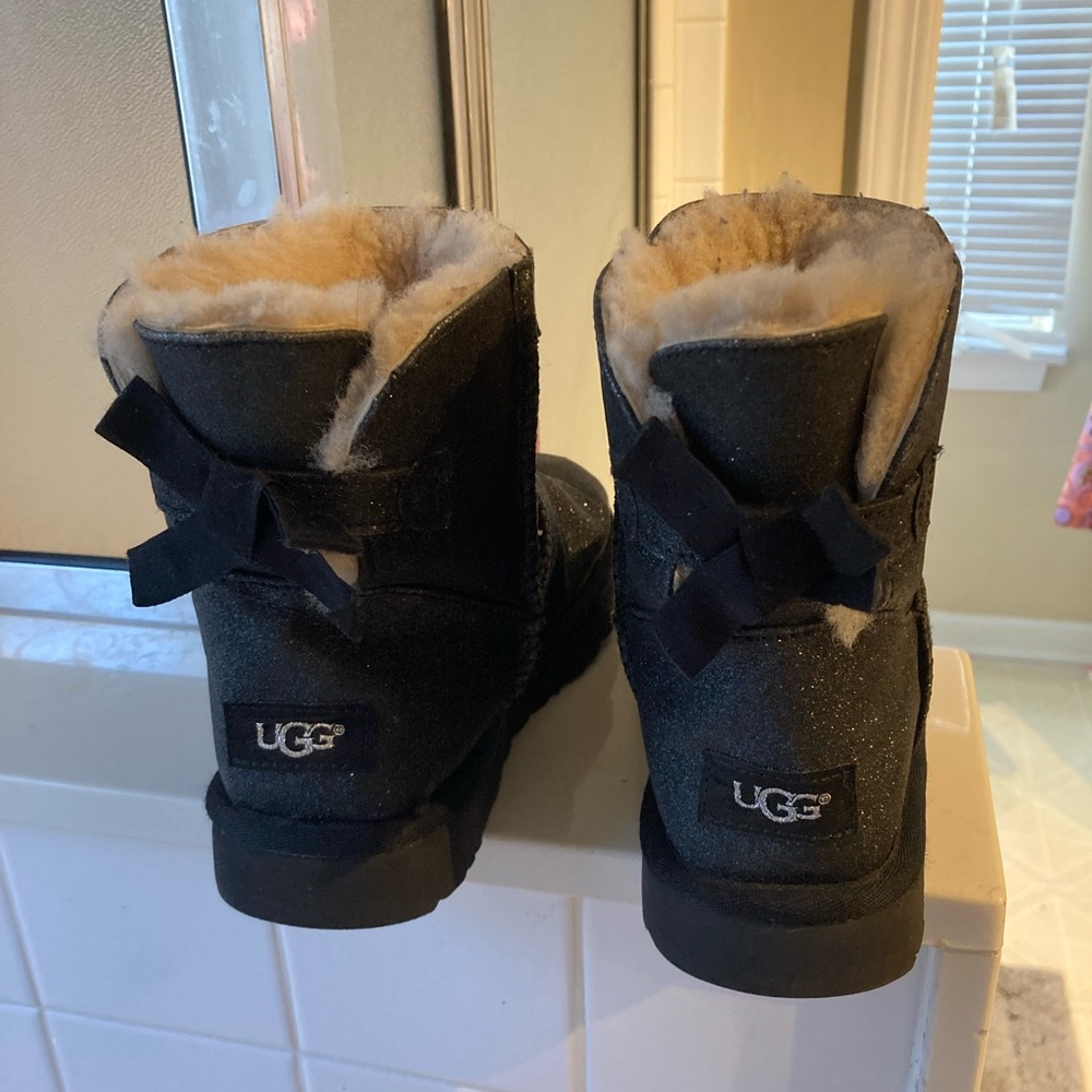 Black spark Ugg boots